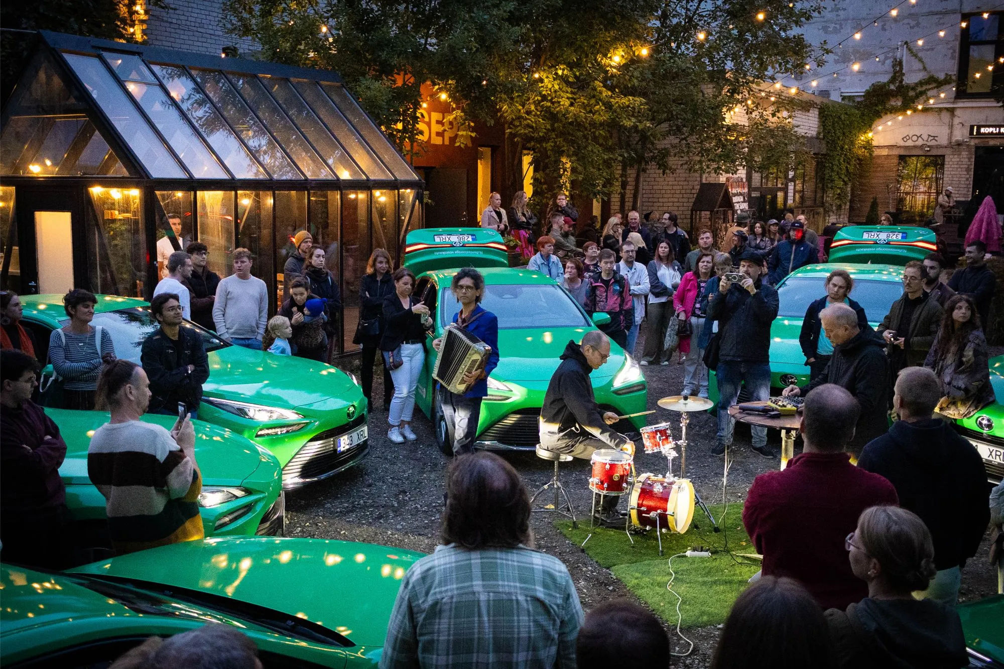 AutoTuned, cars orchestra in open space