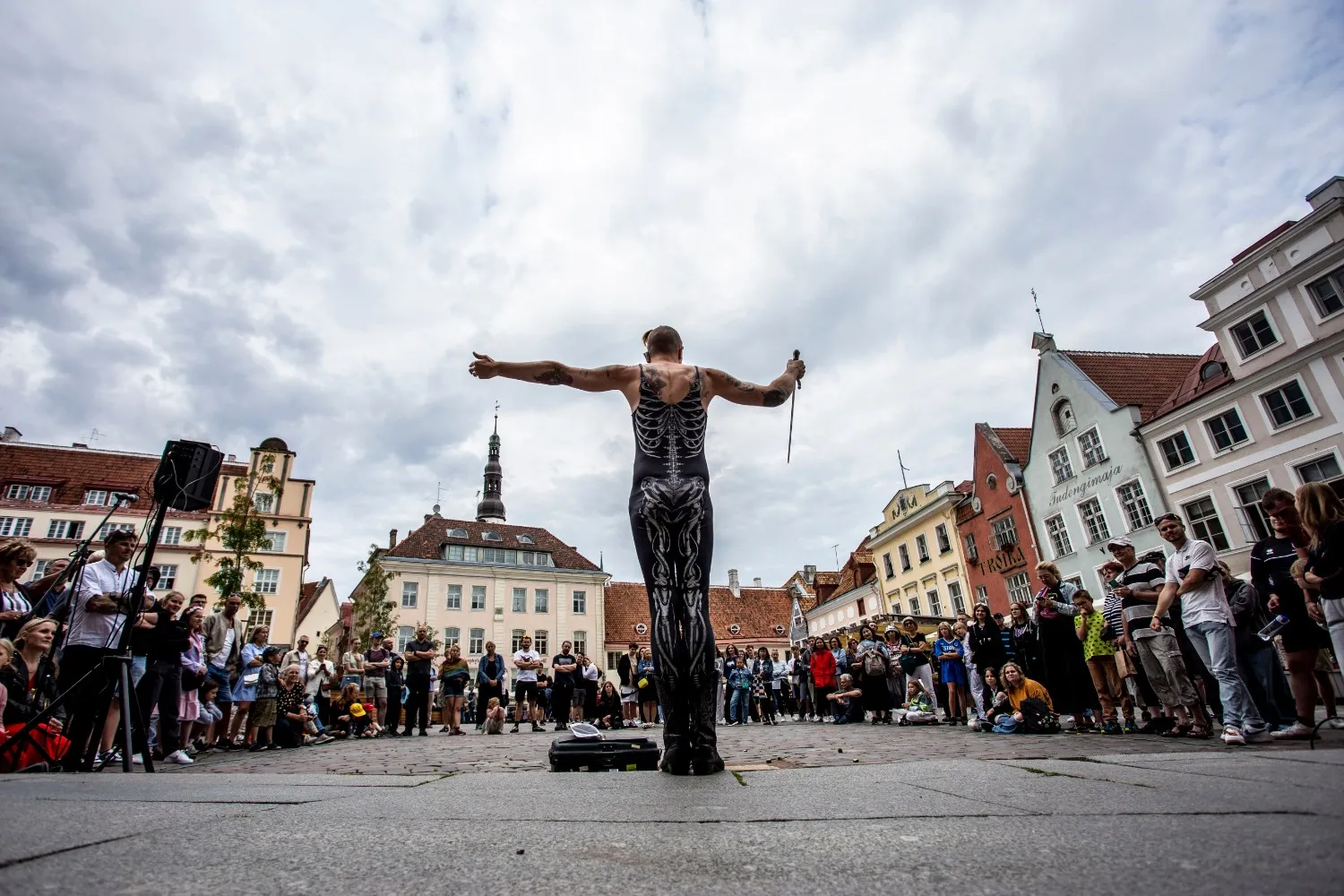 Samora Squid performing at Tallinn Town Hall Square