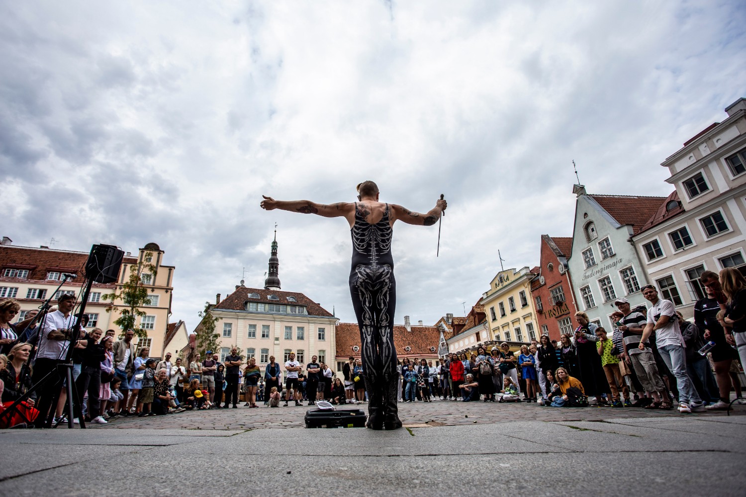Samora Squid performing at Tallinn Town Hall Square